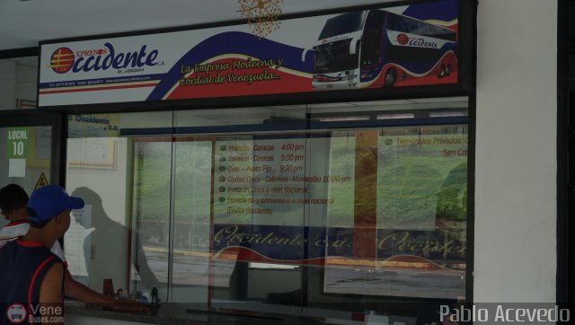 Garajes Paradas y Terminales Colon por Pablo Acevedo