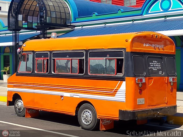 ZU - A.C. L�nea Mixta Mar�a Isabel de Ch�vez 50 por Sebasti�n Mercado