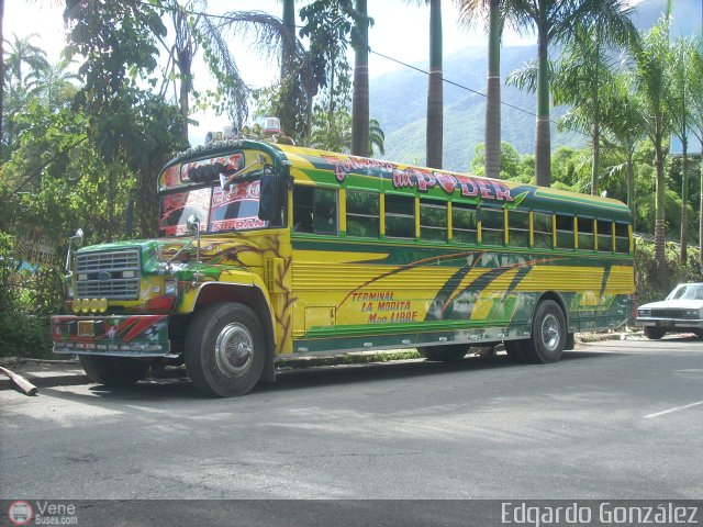 Transporte Palo Negro La Morita 2 032 por Edgardo Gonz�lez