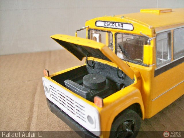 Maquetas y Miniaturas 01 escolar por Rafael Aular