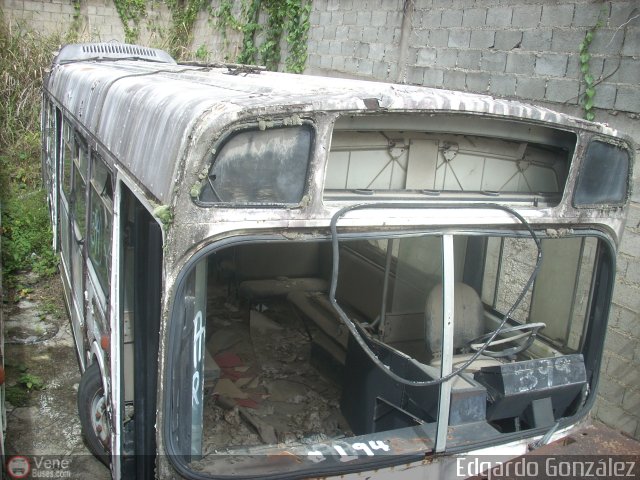 En Chiveras Abandonados Recuperaci�n  por Edgardo Gonz�lez