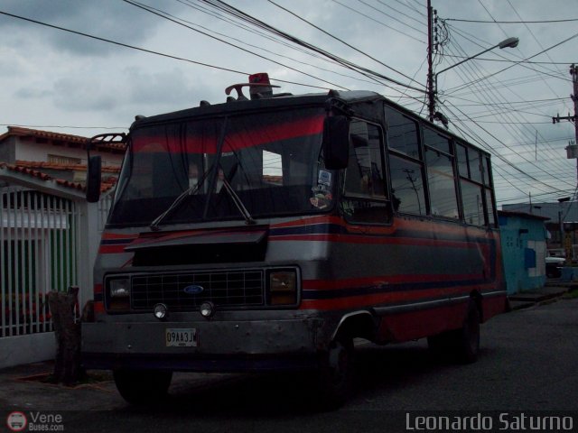 Particular o Desconocido 09 por Leonardo Saturno