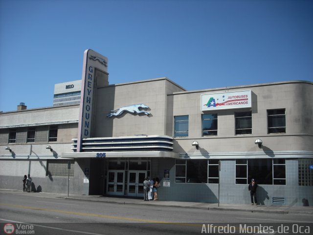 Garajes Paradas y Terminales Dallas por Alfredo Montes de Oca
