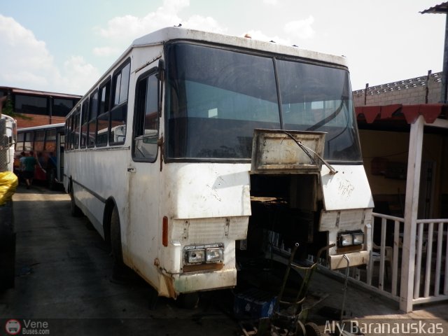 En Chiveras Abandonados Recuperaci�n 90 por Aly Baranauskas