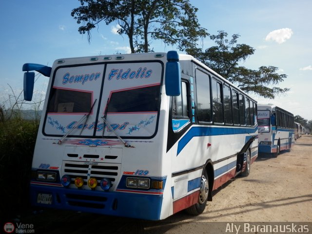 Turismos 129 por Aly Baranauskas