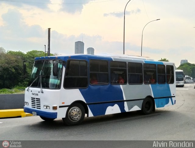 Particular o Desconocido AR-999 por Alvin Rond�n