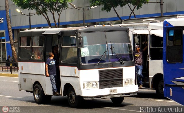 Particular o Desconocido Miranda por Pablo Acevedo