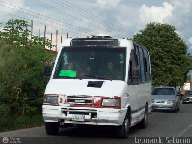 Particular o Desconocido 04 por Leonardo Saturno