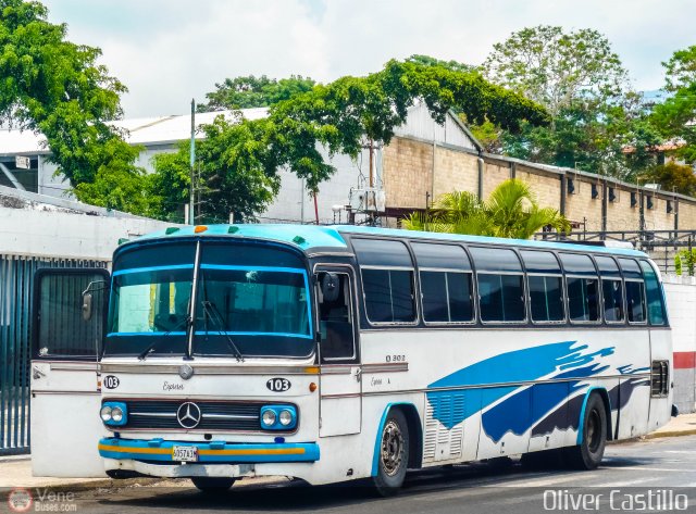 Particular o Desconocido 0103 por Oliver Castillo