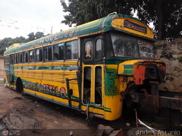 En Chiveras Abandonados Recuperaci�n 45 por Andr�s Ascanio