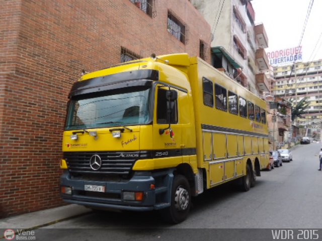 Tucan Travel 800 por Waldir Mata