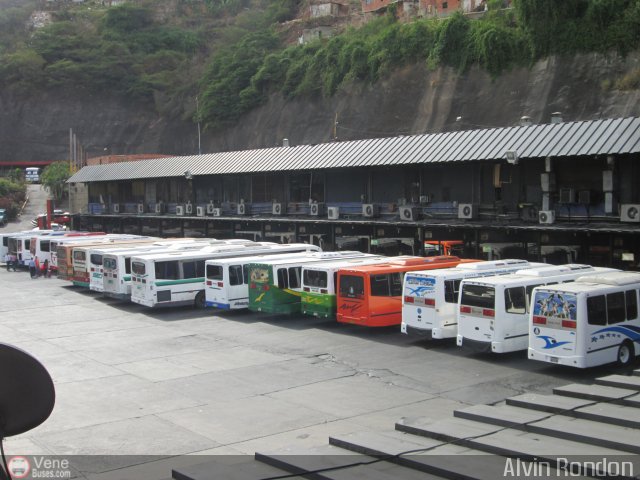 Garajes Paradas y Terminales Caracas por Alvin Rondn