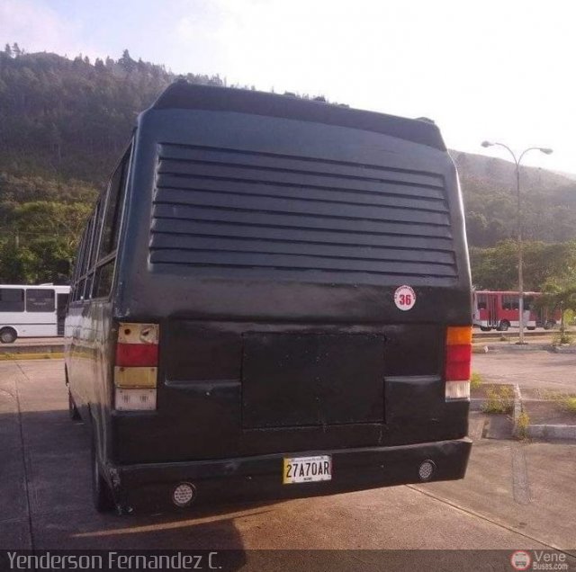 Particular o Desconocido 36 por Yenderson Cepeda