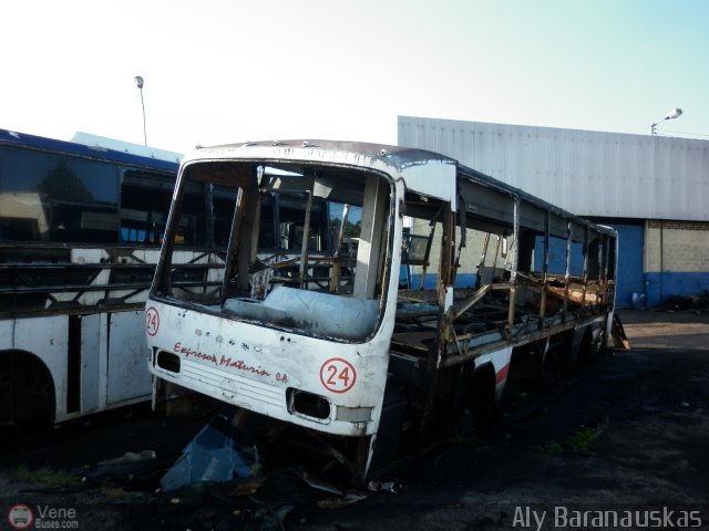 En Chiveras Abandonados Recuperaci�n 24 por Aly Baranauskas