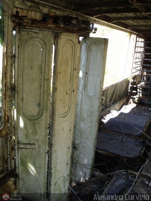 En Chiveras Abandonados Recuperaci�n Ikarus de la Policia Metropolitana por Alejandro Curvelo