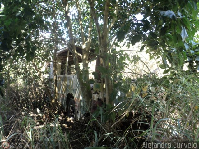 En Chiveras Abandonados Recuperaci�n Ikarus de la Policia Metropolitana por Alejandro Curvelo