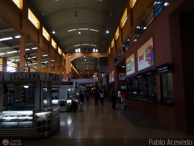 Garajes Paradas y Terminales Albrook por Pablo Acevedo