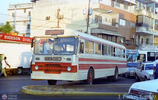 Particular o Desconocido 987 por Pablo Acevedo