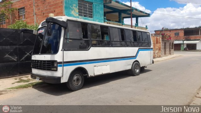 Particular o Desconocido JN31 por Jerson Nova