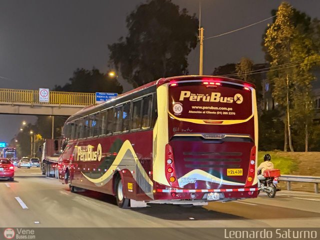 E.T. Per� Bus S.A. 438 por Leonardo Saturno