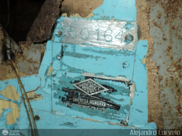 En Chiveras Abandonados Recuperaci�n Ikarus de la Policia Metropolitana por Alejandro Curvelo