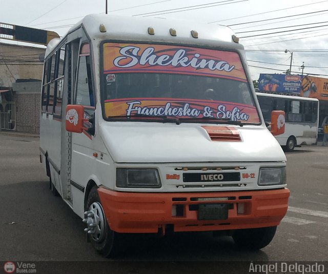 Particular o Desconocido Ni�obus por �ngel Delgado