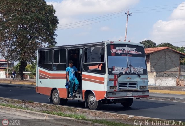 LA - Lara Uno 905 por Aly Baranauskas