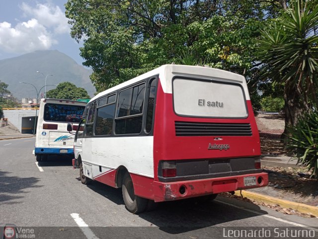 Particular o Desconocido 04 por Leonardo Saturno