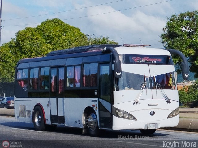 Particular o Desconocido 005 por Kevin Mora