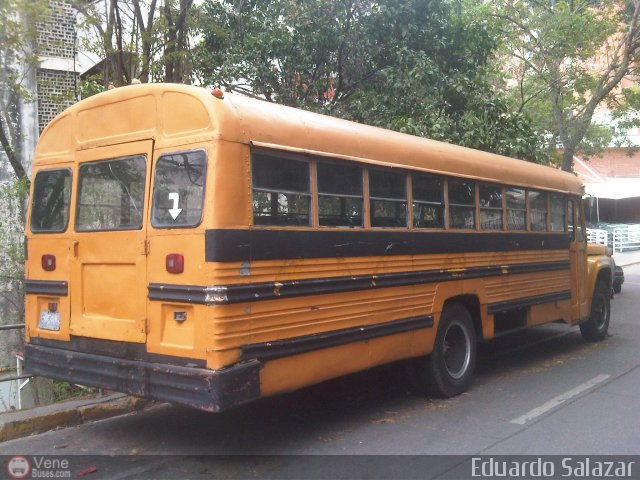 Particular o Desconocido f-0001 por Eduardo Salazar