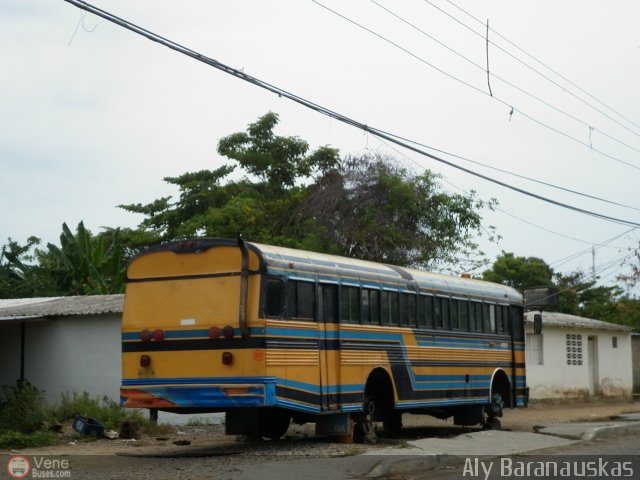 En Chiveras Abandonados Recuperaci�n 86 por Aly Baranauskas