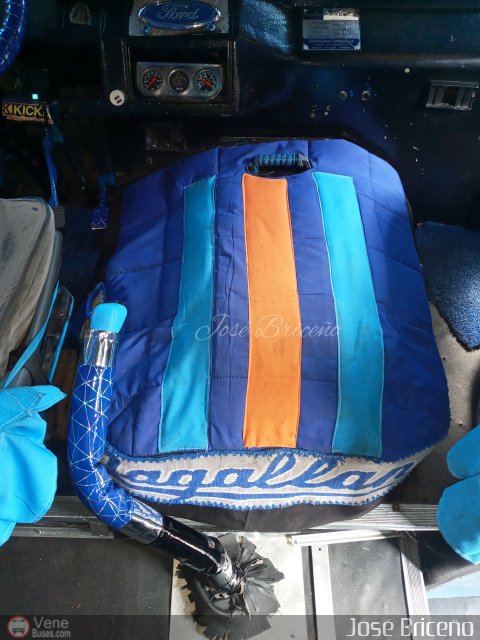 L�nea Crist�bal Mendoza 061 por Jos� Brice�o