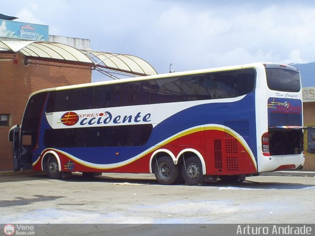 Expresos Occidente 122 por Arturo Andrade