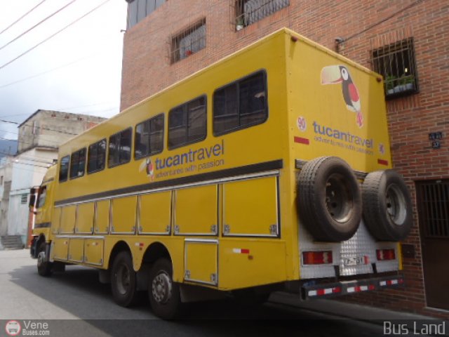 Tucan Travel 800 por Waldir Mata