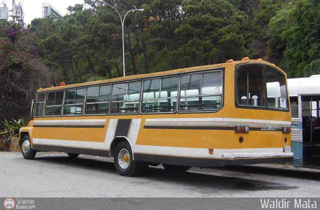 Universitarios y Escolares 999 por Waldir Mata