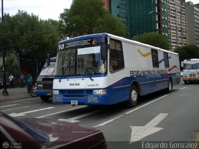 Uso Oficial 05 por Edgardo González